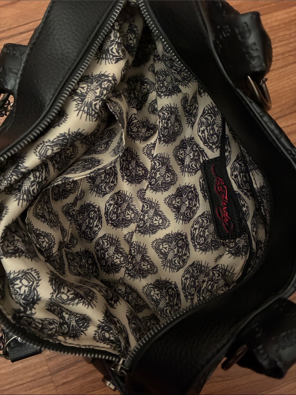 Ed Hardy Black Skull Embossed Faux Leather Shoulder Bag with Chain & Charm - Picture 4 of 4